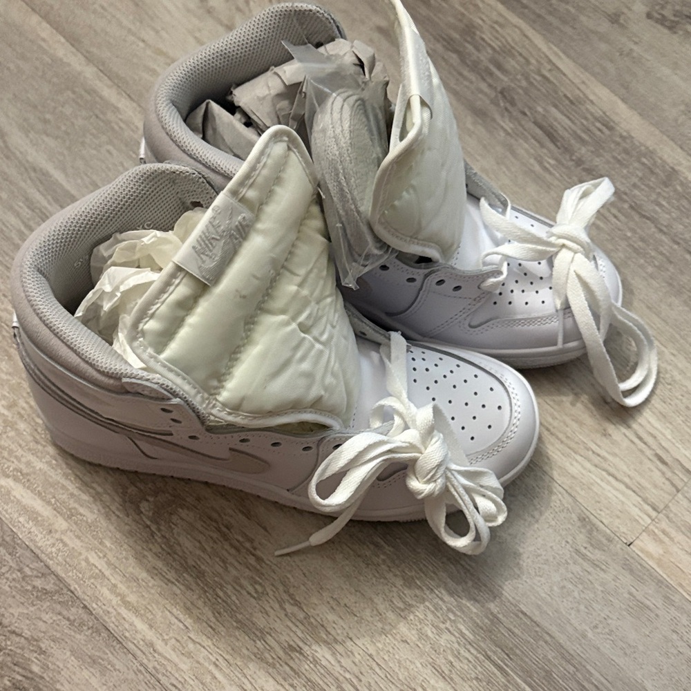 Nike White and Light Gray High-Tops